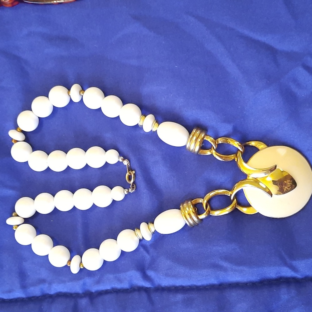 White And Gold Beaded Necklaces With Beige Pendant - Picture 1 of 5